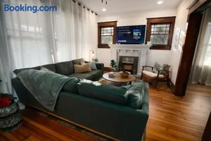Image of Gulf Coast Craftsman - Cozy, Charming & Central!