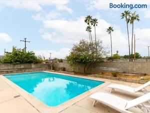 Image of Modern 4 bedroom in San Fernando