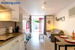 Image of Beau studio avec grande terrasse