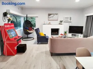 Image of Lake View House entire house