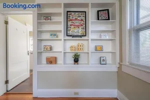 Image of Historic & Cozy Bungalow by Downtown