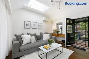 Image of Paddington Garden Cottage with fast Wifi