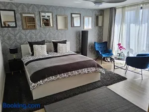 Image of Chambre deluxe au 2ème étage, chambre double au 4ème étage NOT A HÔTEL