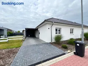 Image of Einzigartiger Neubau-Bungalow - Luxus-Küche, große Terrasse mit Garten - Perfekt für Familie und Gruppen
