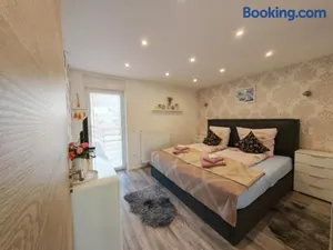 Image of VipStay - Stilvoll und geräumige Apartments mit Terasse oder Balkon, Küche, kostenloses Parken, WLAN, Smart Tv