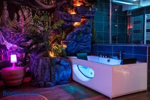 Image of SECRET SUITE "Jungle" - Jacuzzi privatif - Gare RER C - Proche Paris