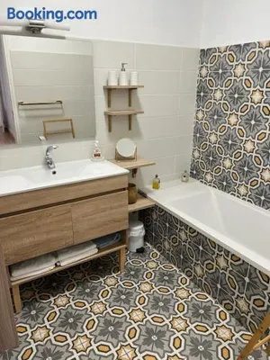 Image of Appartement climatisé F3 proche plage port et aéroport