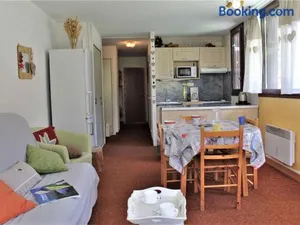 Image of Appartement cosy à Risoul 1850 : 2 pièces, coin montagne, 6 couchages, ski aux pieds, terrasse sud - FR-1-330-125