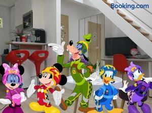 Image of Disneyland en famille, studio tout confort avec jardin
