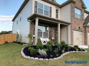 Image of Charming 5 Bedroom spacious Home (sleeps 12-14)
