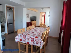 Image of Appartement spacieux 3*, 1er étage d’un chalet, centre village, proche commerces et pistes, 200m des pistes - FR-1-618-3