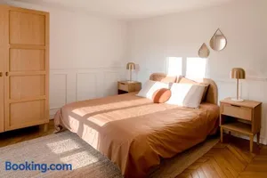 Image of Logement entier ou à partager dans maison familiale à Rueil Malmaison, proche de Paris La Défense