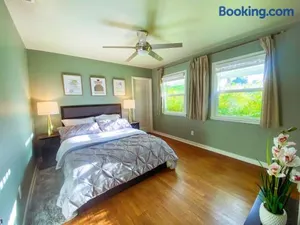 Image of Sweet Home in Sacramento Only 2mins to Freeway