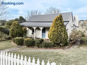 Image of MARIGOLD COTTAGE Charming 1870s central Daylesford cottage