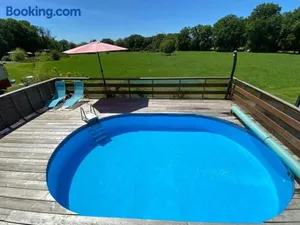 Image of Bungalow confortable à Saint-Pardoux avec piscine partagée