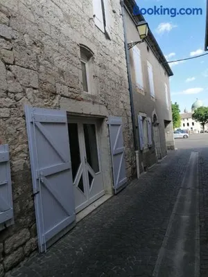 Image of CAHORS SUD : Maison quercynoise avec vue sur place du village