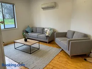 Image of Walnut House - Hargreaves St close to Lake Weeroona