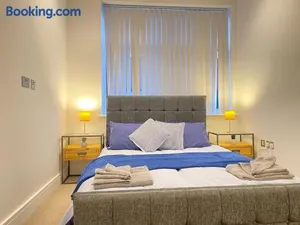 Image of 10080 Luxury Apartment near Luton town Mall
