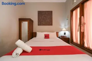 Image of RedDoorz near Mertasari Beach 2
