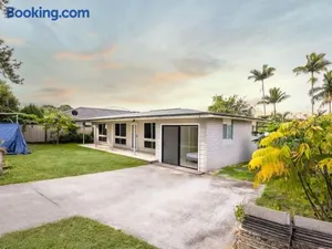 Image of 5 mins to Mall Convenient 4BR Home at Sunnybank