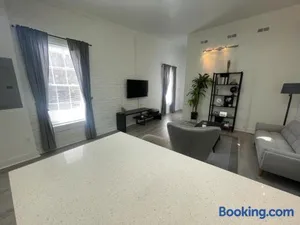 Image of Vibe Central - Chic Shockoe 1BR