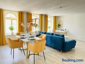 Image of FILMAP-Charmant-Modern-Zentral-Balkon-Beamer-Spieletisch