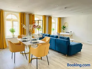 Image of FILMAP-Charmant-Modern-Zentral-Balkon-Beamer-Spieletisch