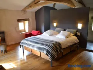 Image of Prieuré du XVème restauré, jardin clos de 2000 m², piscine, cheminée, WiFi fibre, proche église - FR-1-653-219