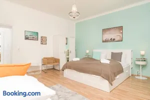 Image of Spittelau spacious bright contactless selfcheckin central metro train station