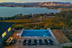 Image of Jago Bay Vines and Views