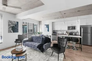Image of 3BR Oasis with Skyline Views 11