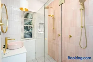 Image of Scarborough Waterfront 2-bedroom Cottage