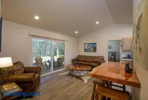 Image of Cozy Cub Cabin, brand new home near Yosemite