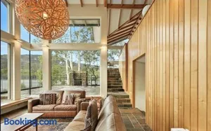 Image of Lakeside Escape in Bradys Lake