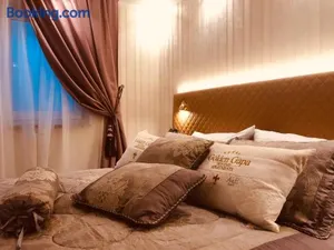 Image of Golden GaPa Budget-Studio 3