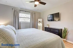 Image of Beautiful 3 BR/2 Bath Very Close to IU & Downtown
