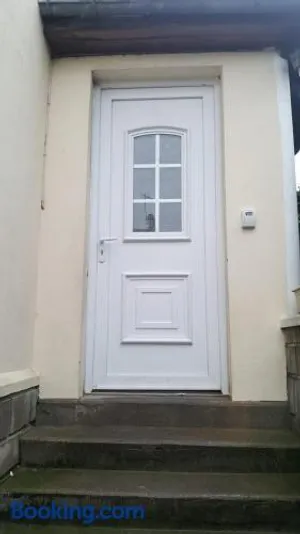 Image of 3 Hebergements - au 1er ETage 1 appartement 2 pieces et au 2eme Etage 2 hebergements d'une chambre chacun- Dans Pavillon au pied du RER B à 5 minutes de Paris et 30 MN Stade de France
