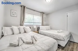 Image of Fenced Yard Centrally Located-Parkway Village Pad