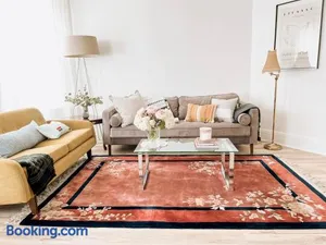 Image of Designer Home 2 Bedroom - 20min to NYC WTC - Private Backyard