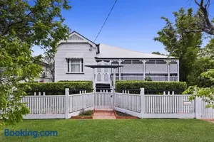 Image of Family Friendly, Pool, 9km to City by Custom Bnb Hosting