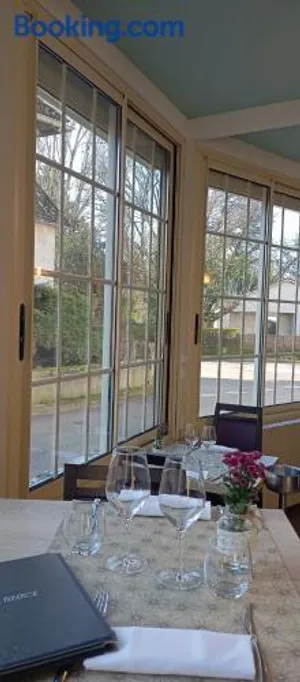Image of Logis Hôtel Restaurant La Vieille Auberge, Art and Gallery