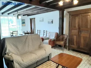 Image of Maison spacieuse avec jardin, proche commerces et plage, 6 couchages, parking privatif - FR-1-239-902