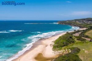 Image of Caves Beach suite with beach location and Pet friendly