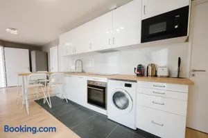 Image of Confort Absolu à Paris ,superbe appartement rénové 7 Chambres avec salles de Bain privatives