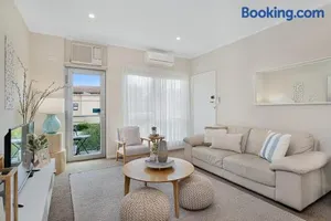 Image of Broadway Getaway - 150 Metres to Beach