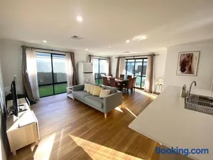 Image of Corporate Executive Modern 5bedroom Family friendly home - Disabled Access & Disability Modified