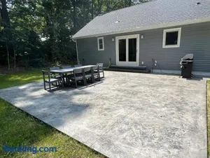 Image of Gardner Lake 2 Queen/1King/2 Bath/Laundry- Private