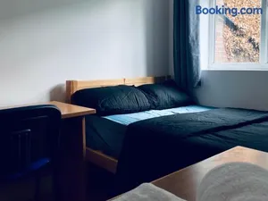Image of Entire Flat, Canterbury Centre - Free Parking