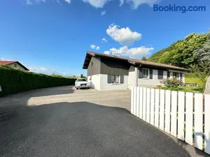Image of Au calme, parking gratuit,proche centre Thonon les bains