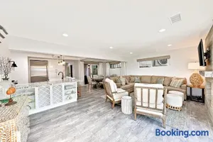 Image of Balboa Island Diamond Resort Compound